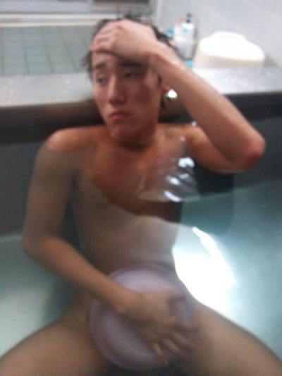 風呂　男　裸
